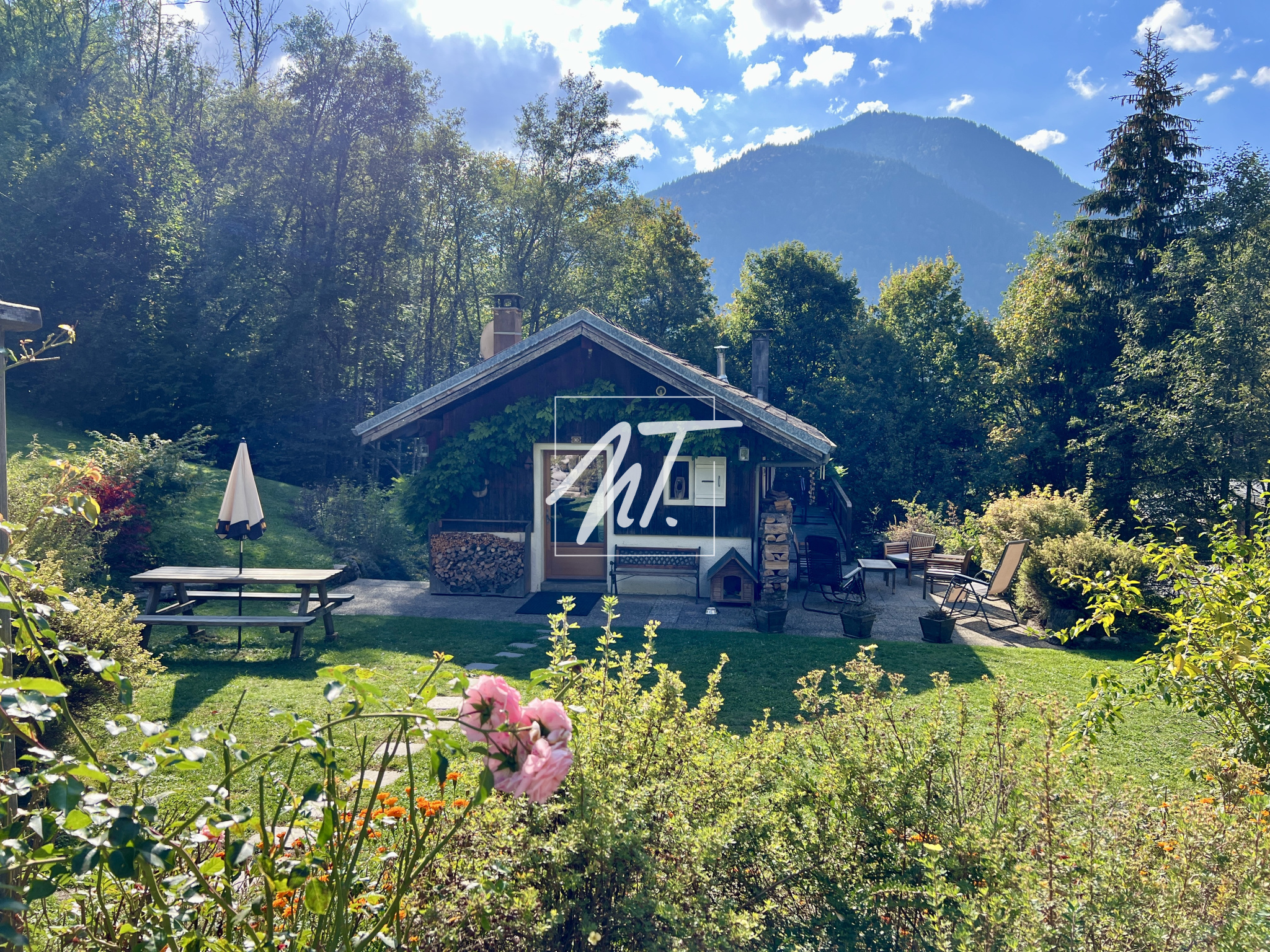 AUTHENTIQUE CHALET DE CHARME - ACCES PRIVATIF A LA RIVIERE