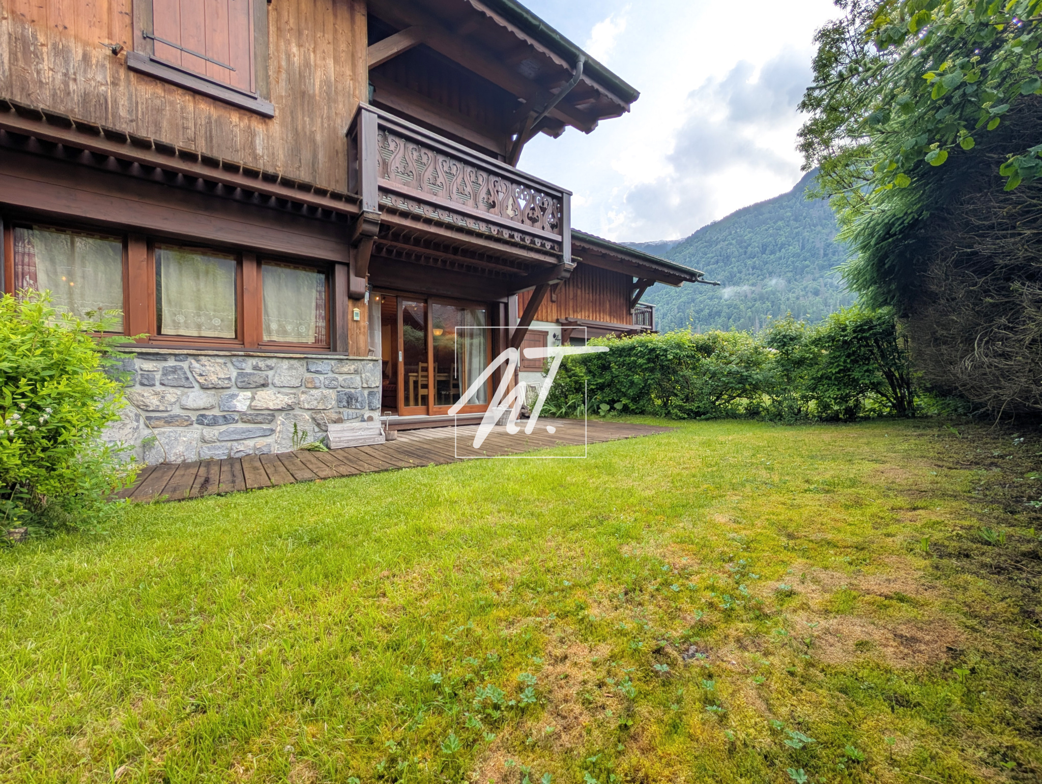 Appartement chaleureux en rez de jardin