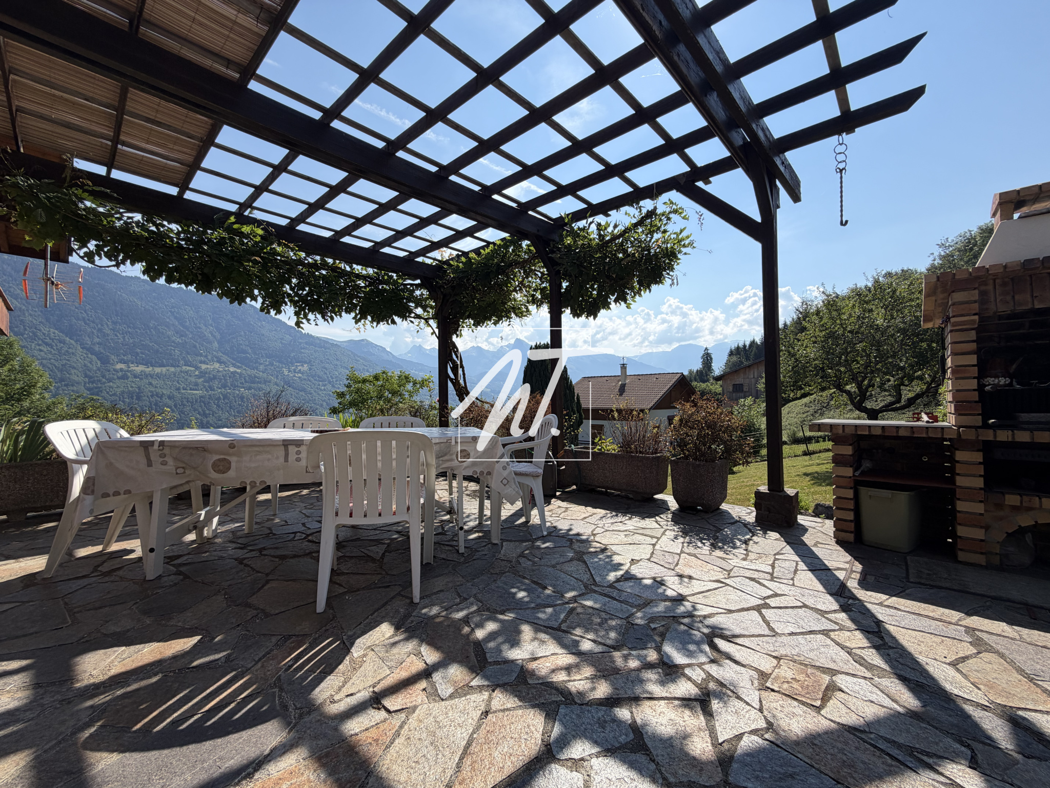 Maison d'architecte sur les hauteurs de la Rivière-Enverse