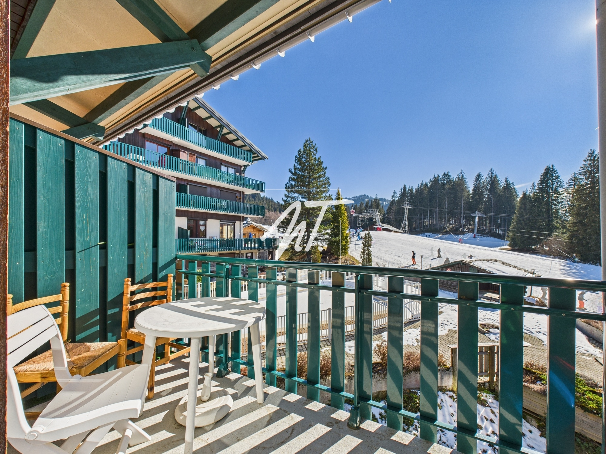 Magnifique vue pour ce duplex skis aux pieds !