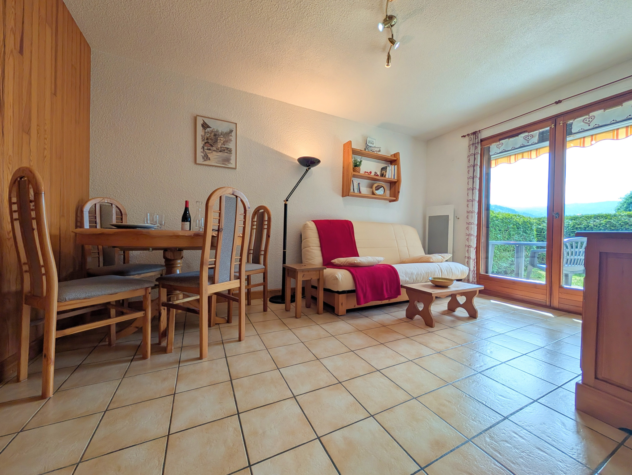 Appartement en rez de jardin à proximité du village