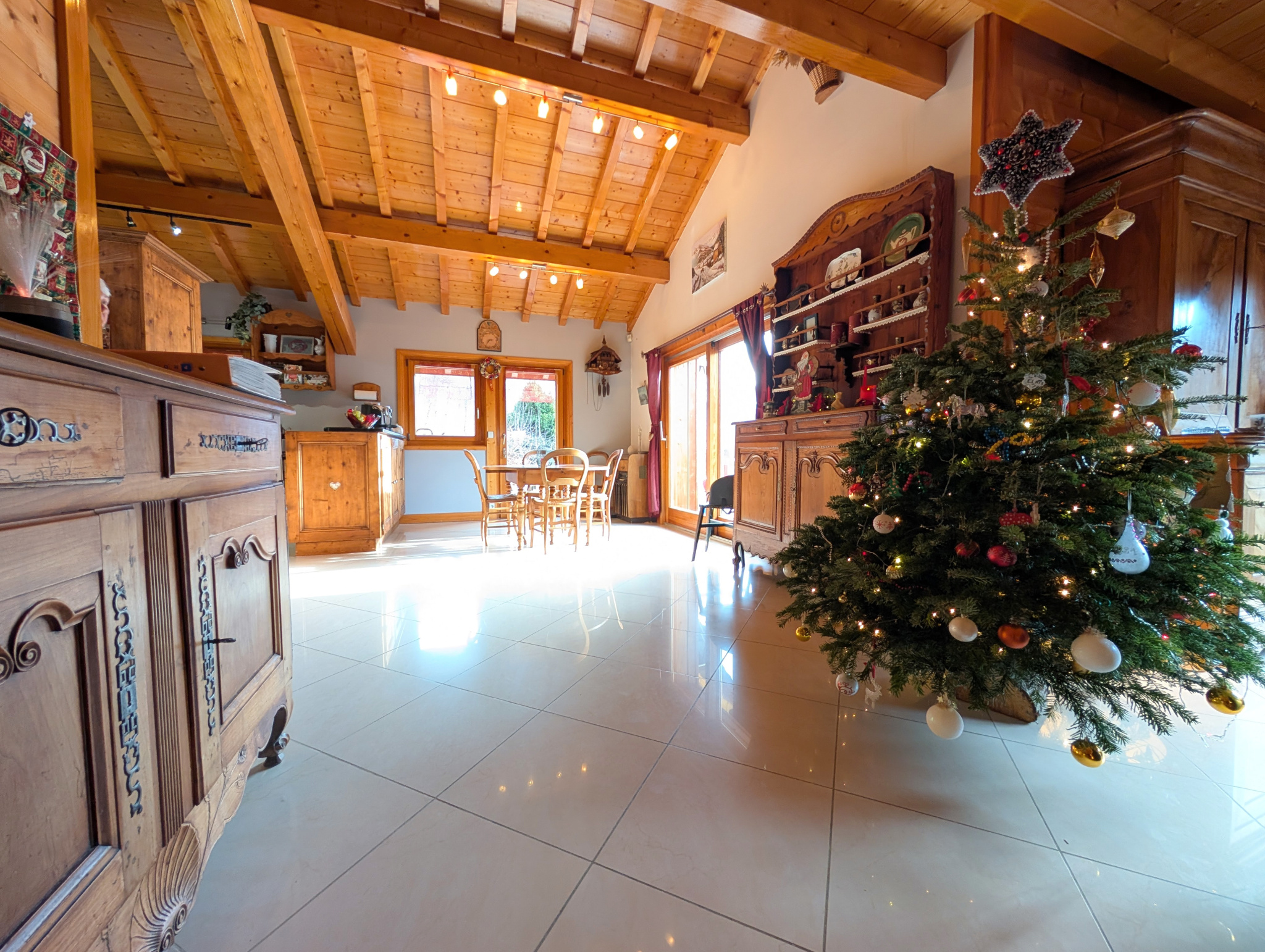 Chalet d'Exception : Charme, Espace et Vue Imprenable