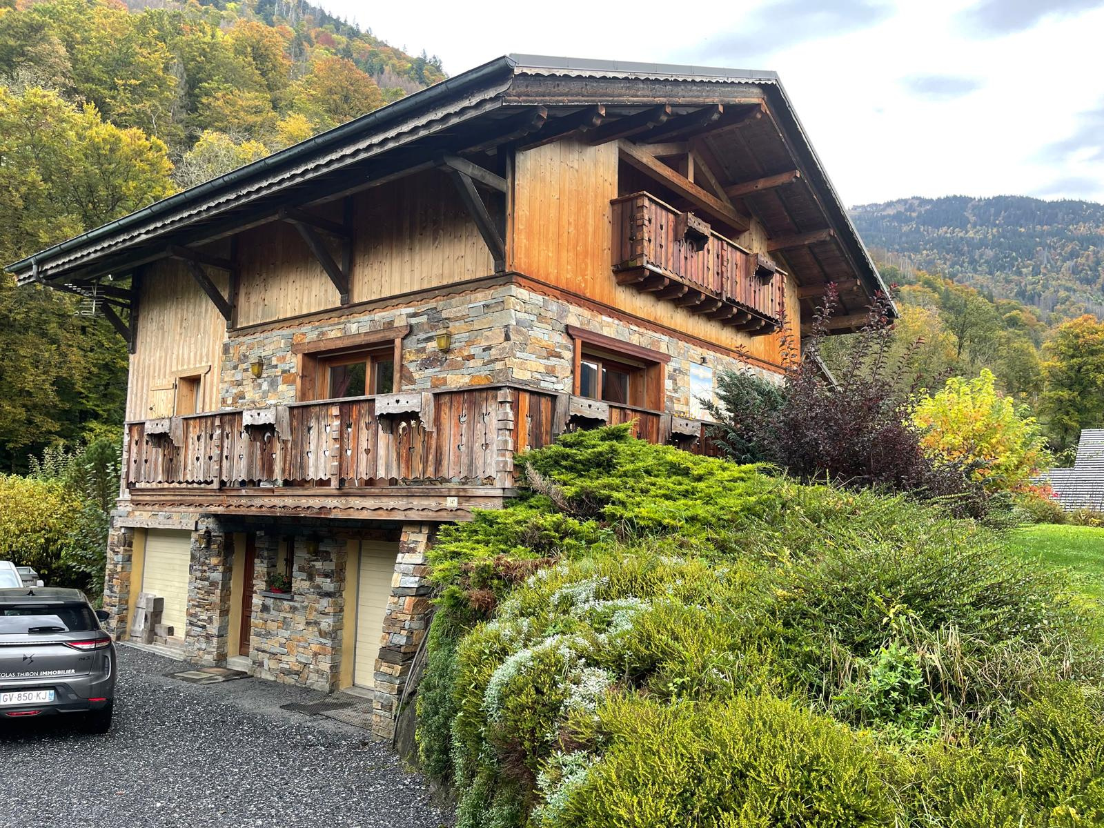 Chalet d&#39;Exception : Charme, Espace et Vue Imprenable