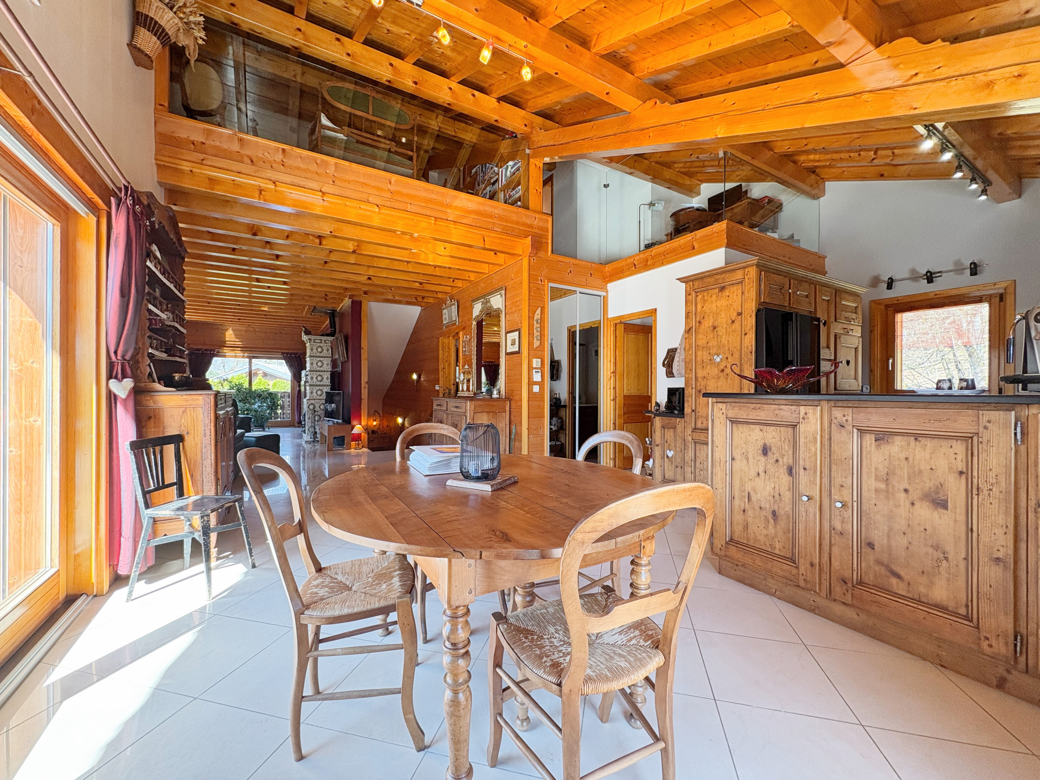 Chalet d&#39;Exception : Charme, Espace et Vue Imprenable
