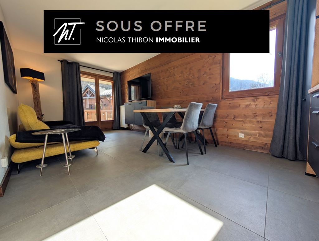 Appartement rénové de manière chaleureuse dans un environnement reposant
